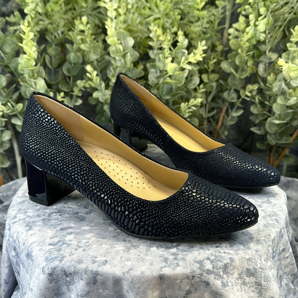 Trotters Black Textured Leather Block Heel Pumps - Picture 9 of 9
